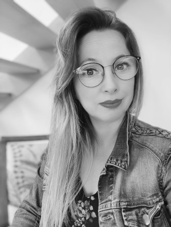 Stéphanie Bothua créatrice de Shtëpia. Décoratrice, designer, architecte d'intérieur, extérieur haut de gamme/luxe jardin et maison. Création